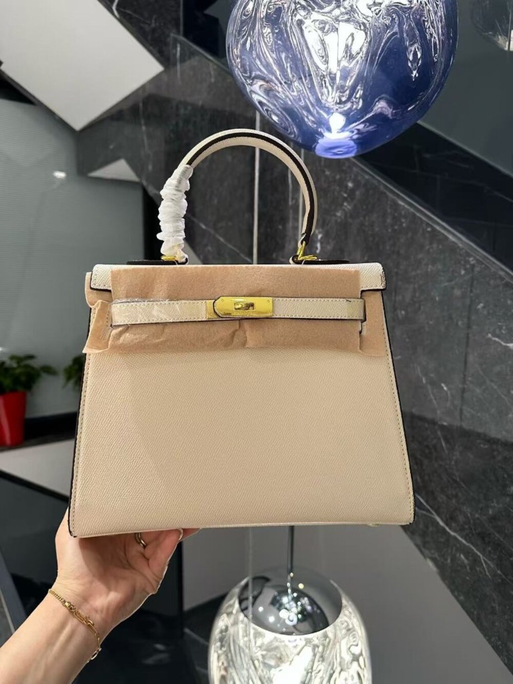 Classic Hermes Bag: A Stylish and Versatile Choice for Elegance